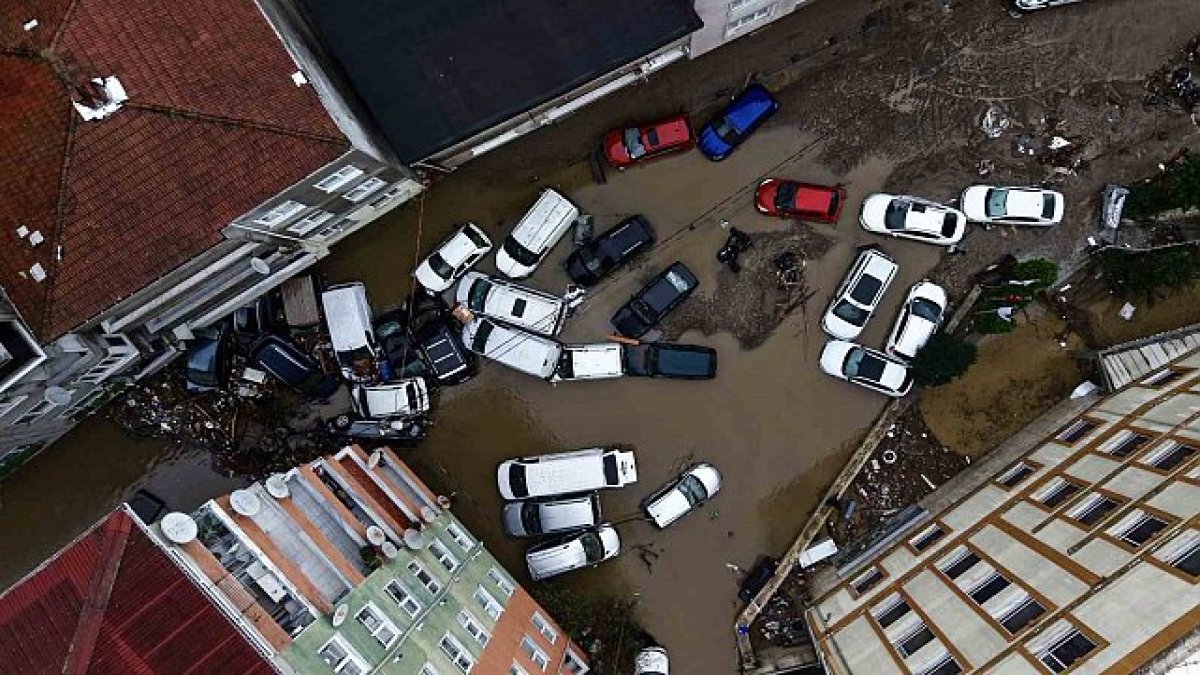 İstanbul’daki selin ardından ortaya çıktı: Apartmanların altından dere akıyor