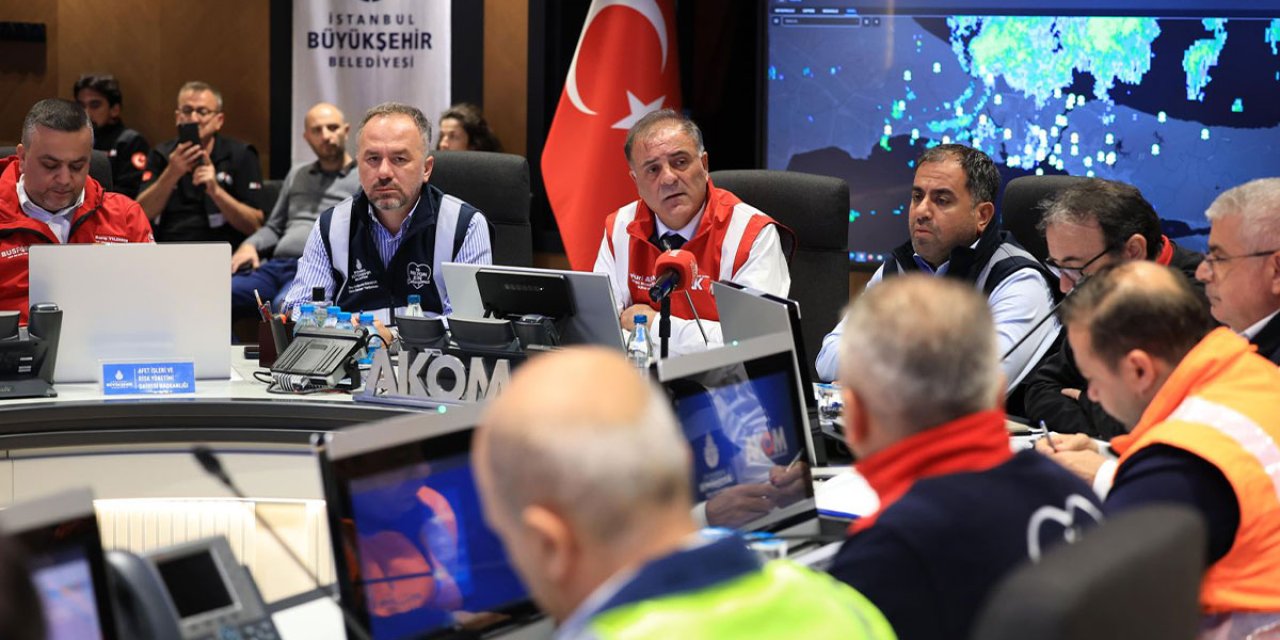 İstanbul'da eğitim ve sınavlara 2 gün ara verildi! İBB 'evden çıkmayın' çağrısı yaptı