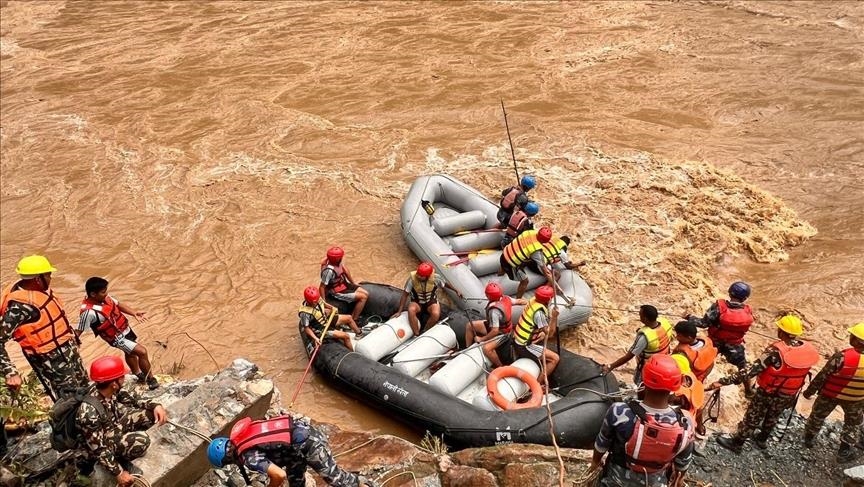 Sel ve heyelan Nepal'i vurdu: 10 ölü, 7 kayıp