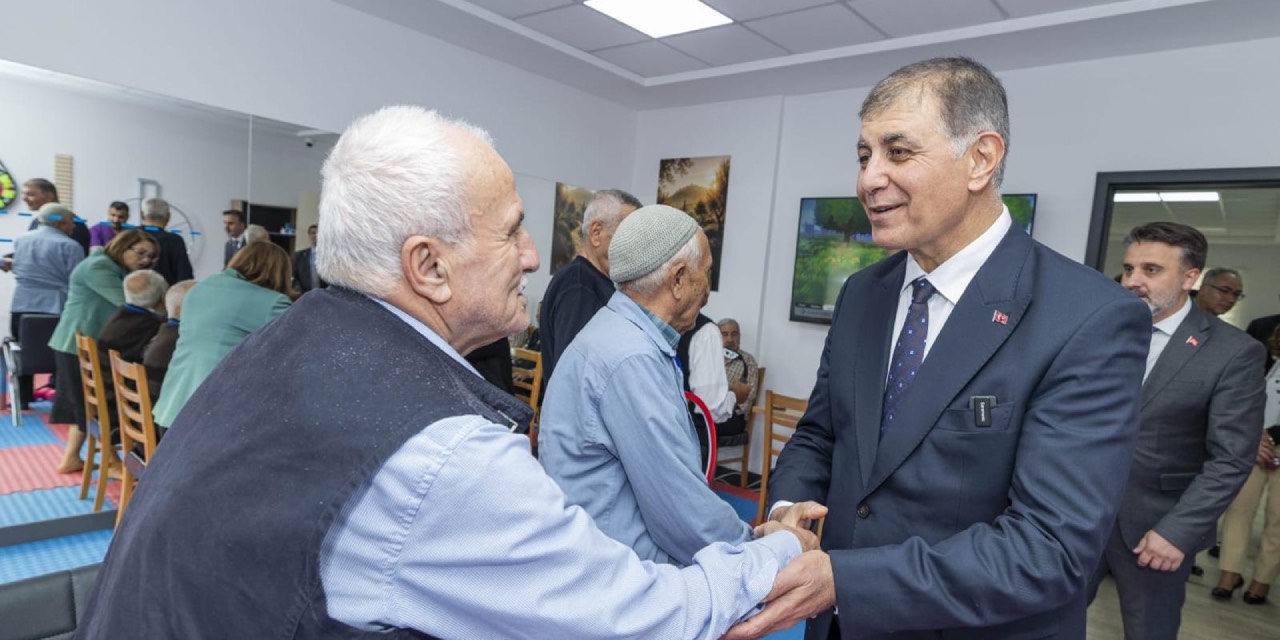 Cemil Tugay, Gaziantep’te sosyal hizmet merkezlerini ziyaret etti