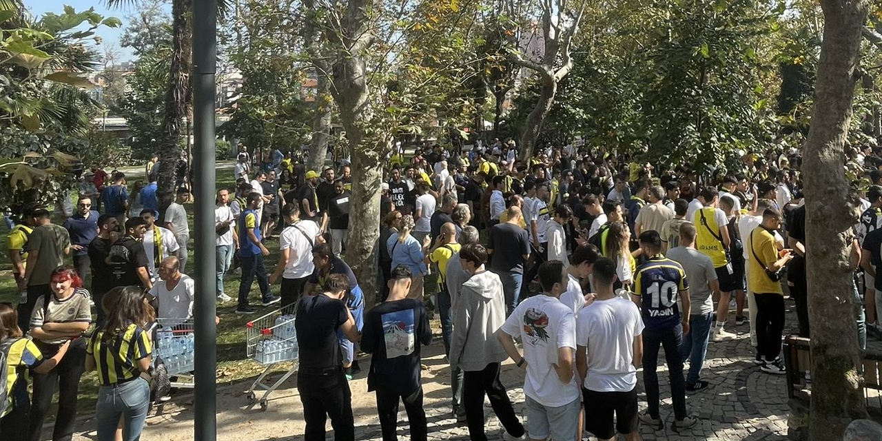 Fenerbahçe taraftarından protesto: 'Ali Koç istifa!'