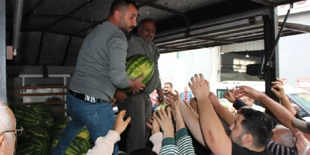 10 ton karpuz dakikalar içinde tükendi: Amasya’da o sözler duygulandırdı