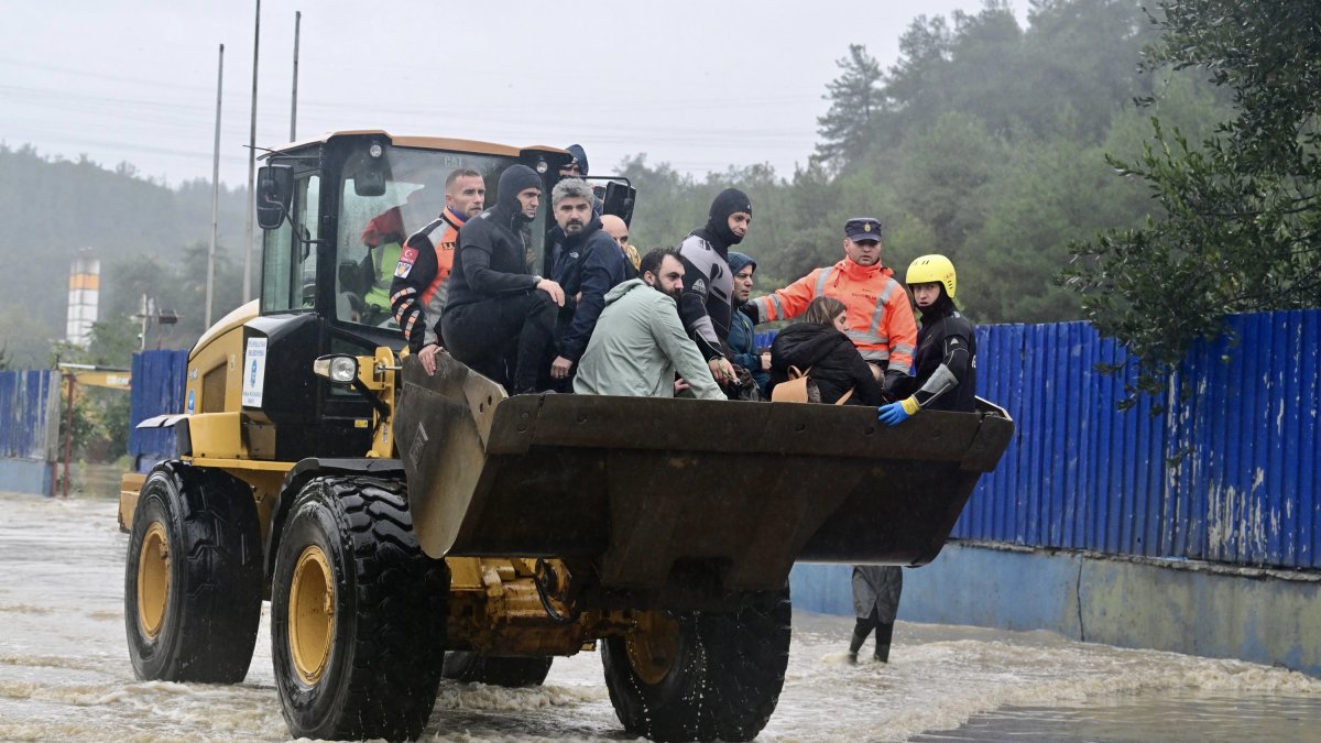 İstanbul'da sel tehlikesi bulunan 10 ilçe açıklandı: Uzman isim tek tek uyardı