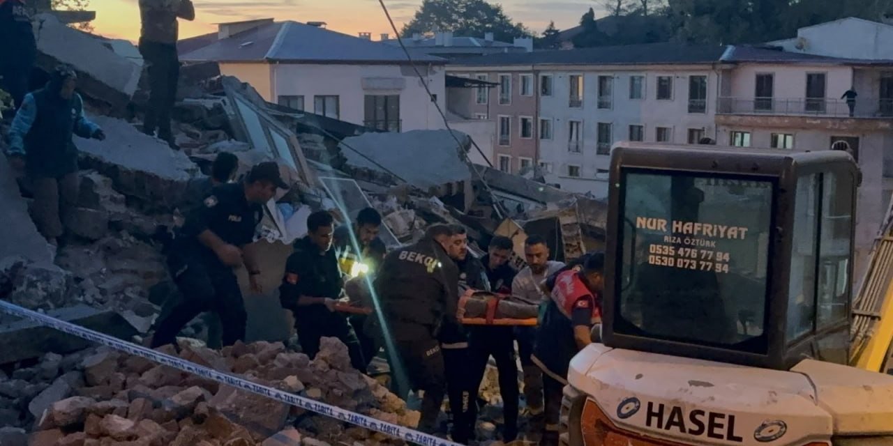 Zonguldak'ta 3 katlı bina çöktü! Enkaz altında kalanlar var
