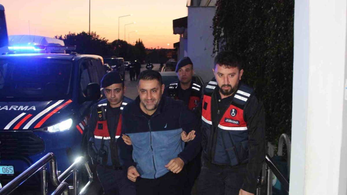 Çukurova Belediyesi'ne operasyon: Belediye Başkanı Kozay dahil 34 şüpheli tutuklandı