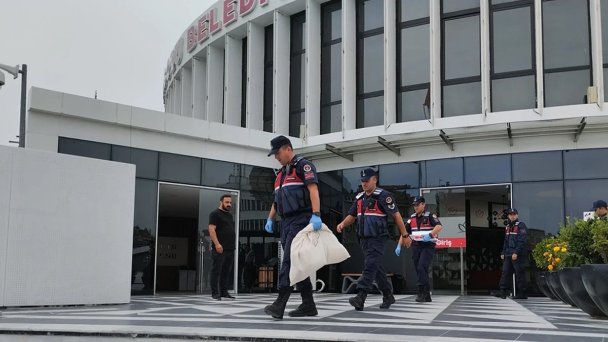 Bolu Belediyesi’ne operasyon: 4 kişi gözaltına alındı