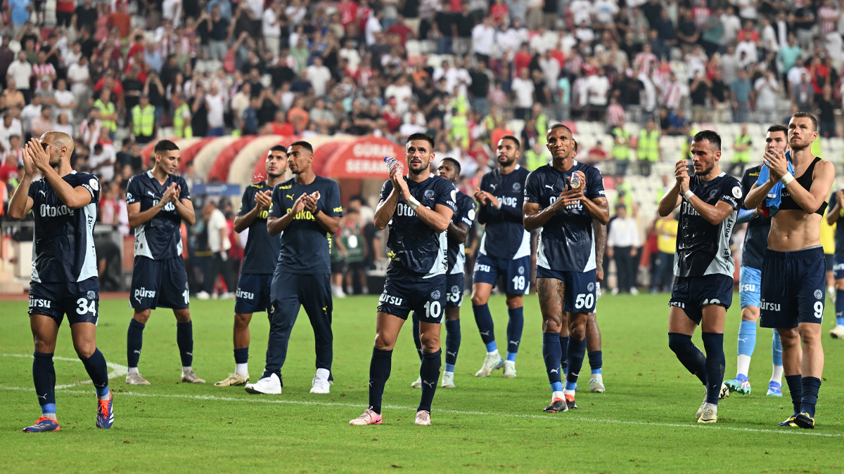 Fenerbahçe, Antalyaspor'u 2-0 yenerek puanını 16'ya çıkardı