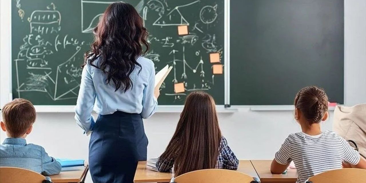 17 yıl işe gitmeden maaş aldığı iddia edildi! Öğretmen hakkında iddianame