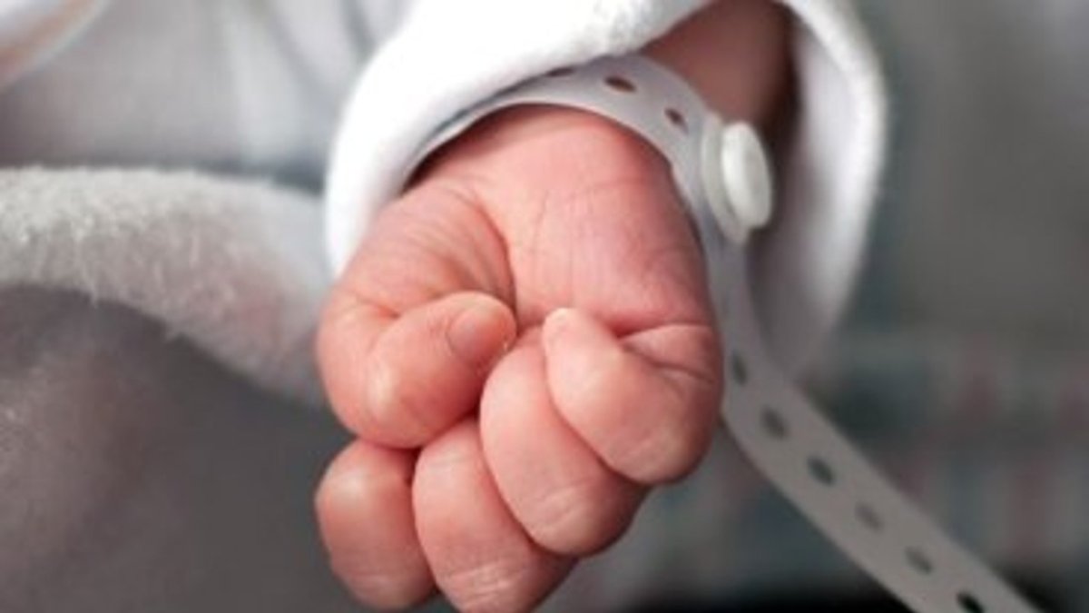 Kalbi atan bebek saatlerce morgda kaldı
