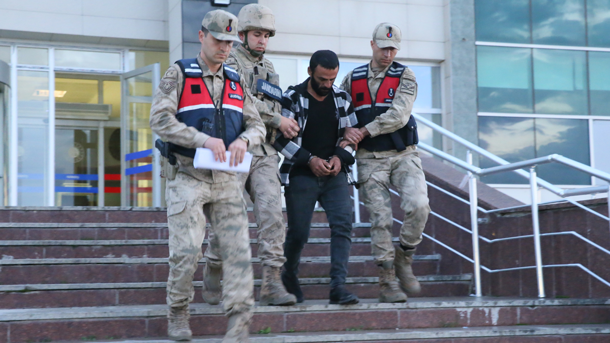 Kadın cinayetlerinin ardı arkası kesilmiyor: Kars'ta tartıştığı eşini silahla öldürdü