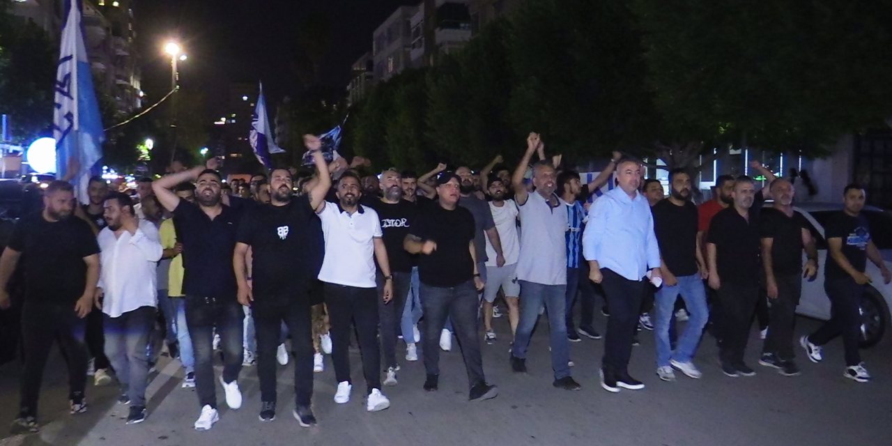 Adana Demirspor taraftarları, kulüp yönetimini protesto etti