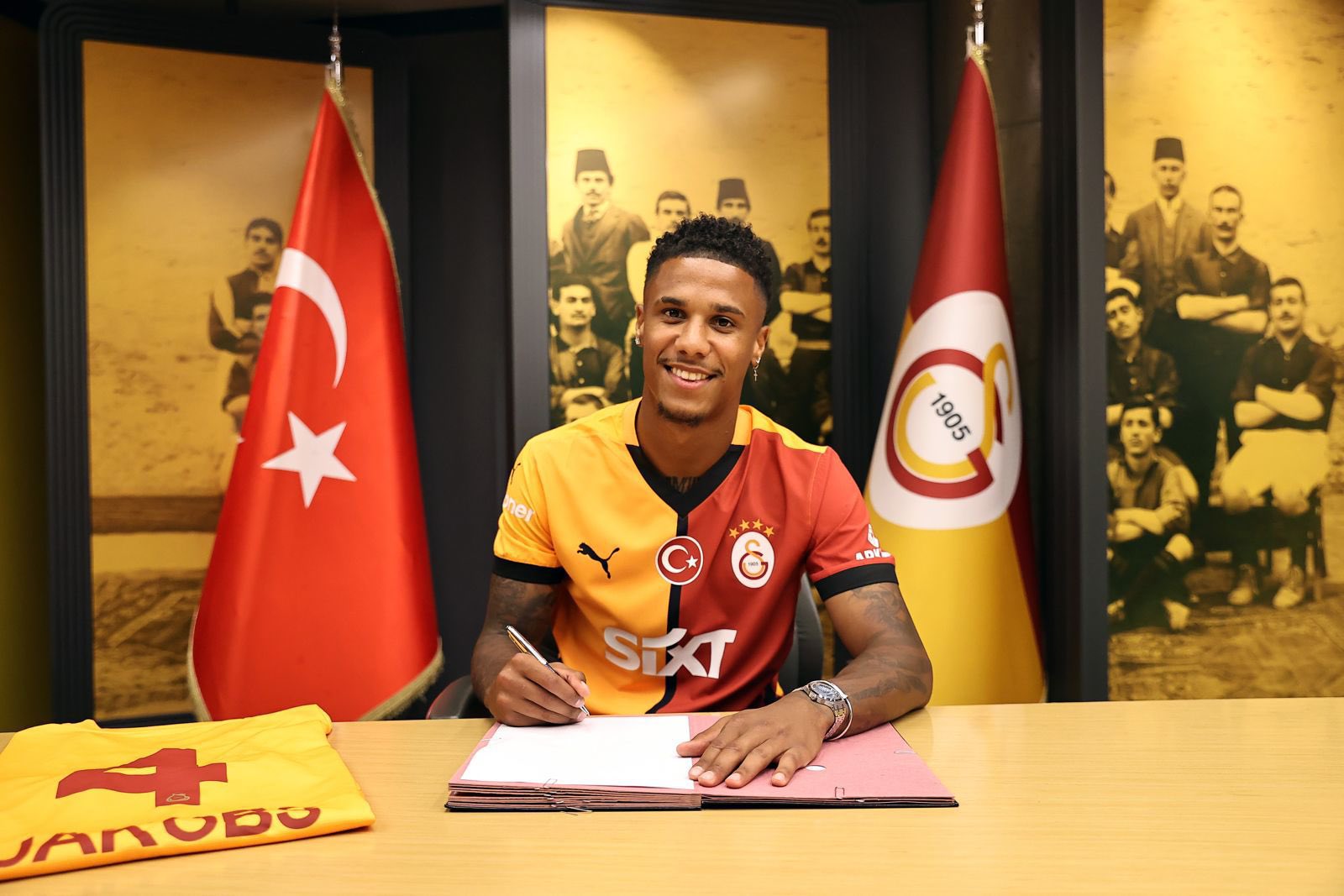 Galatasaray'da Ismail Jakobs şoku! Ameliyat iddiaları gündemde