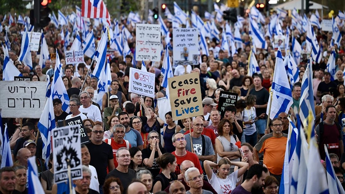 İsrail'de protestocular, Netanyahu'nun ofisine giden yolu kapattılar