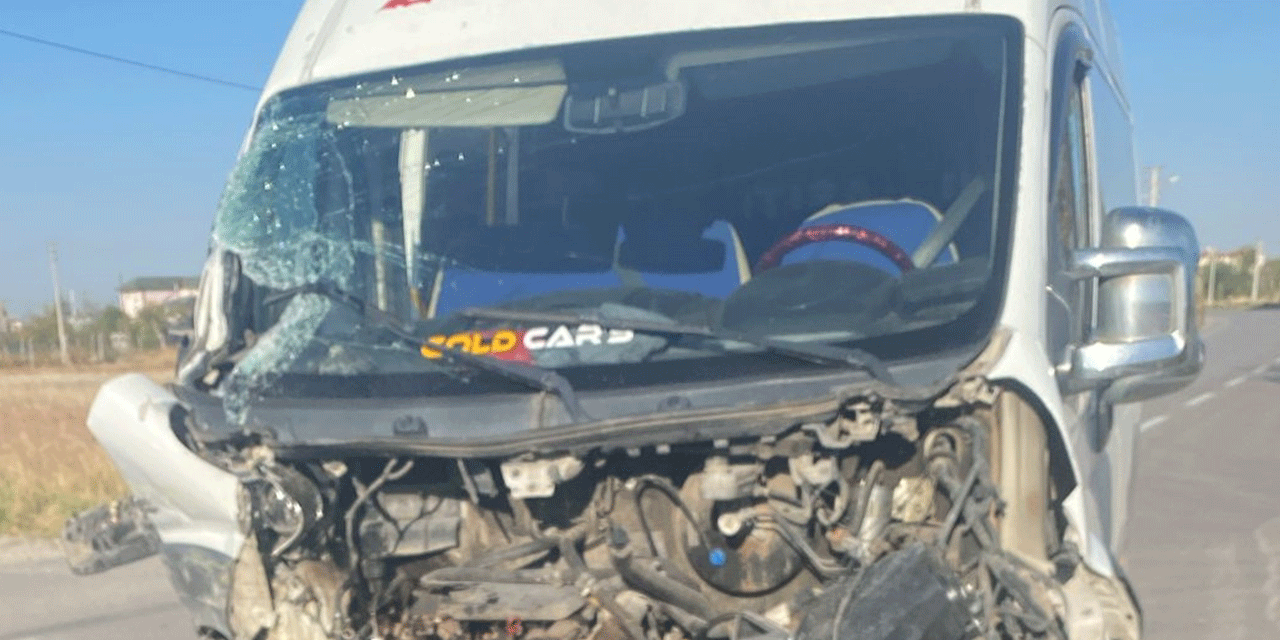 Aksaray'da öğrenci servisi ile TIR çarpıştı: 5'i öğrenci 6 yaralı