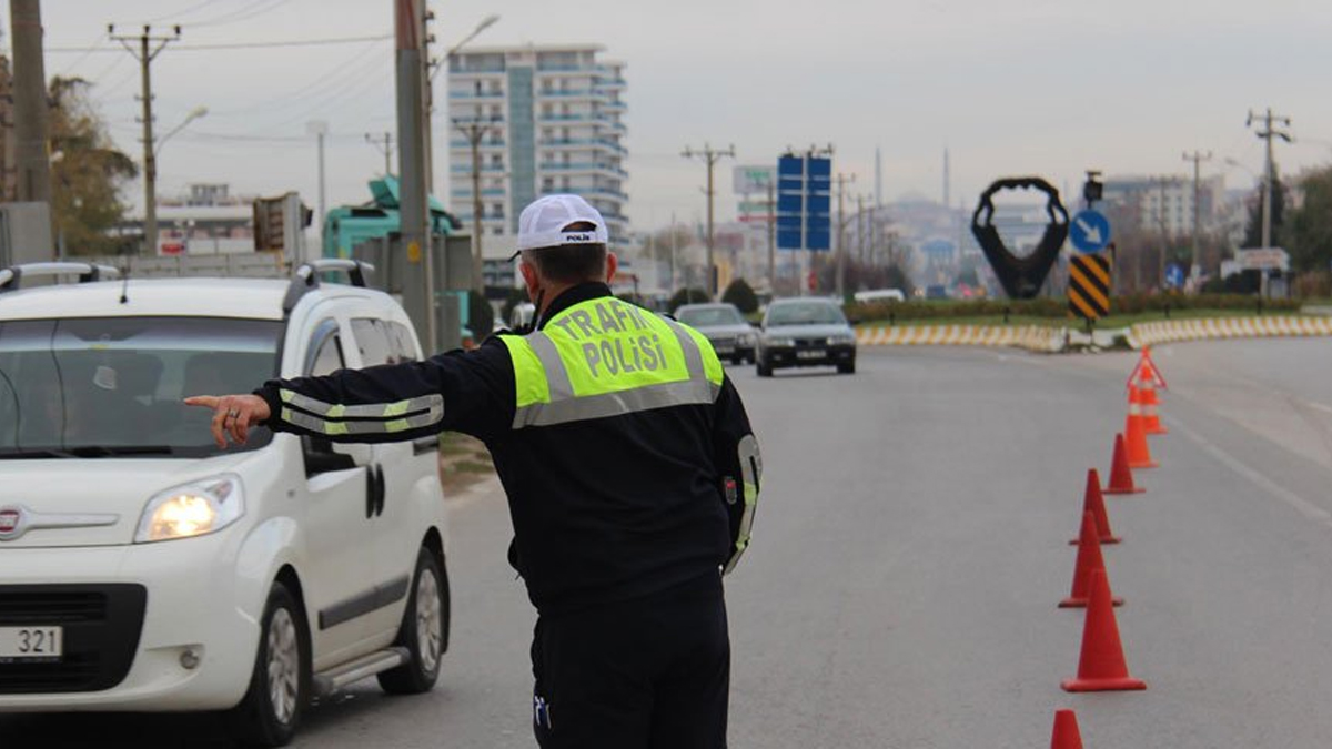 Kırıkkale'de polisin dur ihtarına uymayan sürücüye 85 bin lira ceza kesildi
