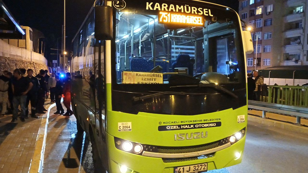 Kocaeli'de belediye otobüsünde bıçaklı saldırı: Bir kişi öldü