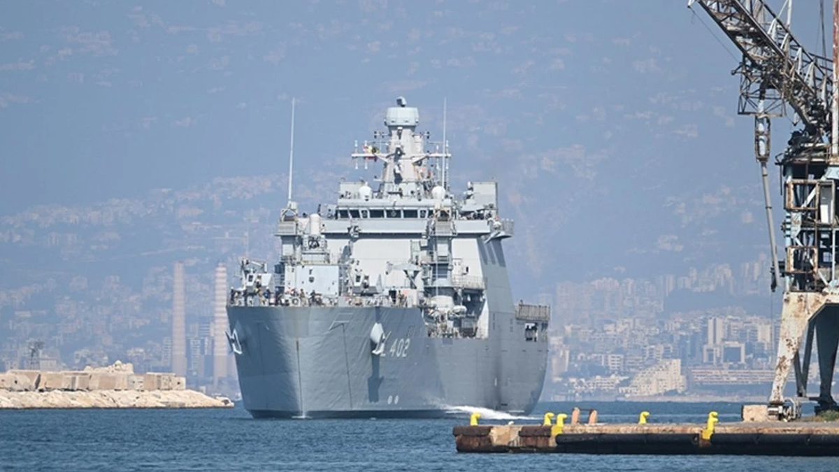 Lübnan'dan tahliye edilen Türk vatandaşları Mersin Limanı'na geldi