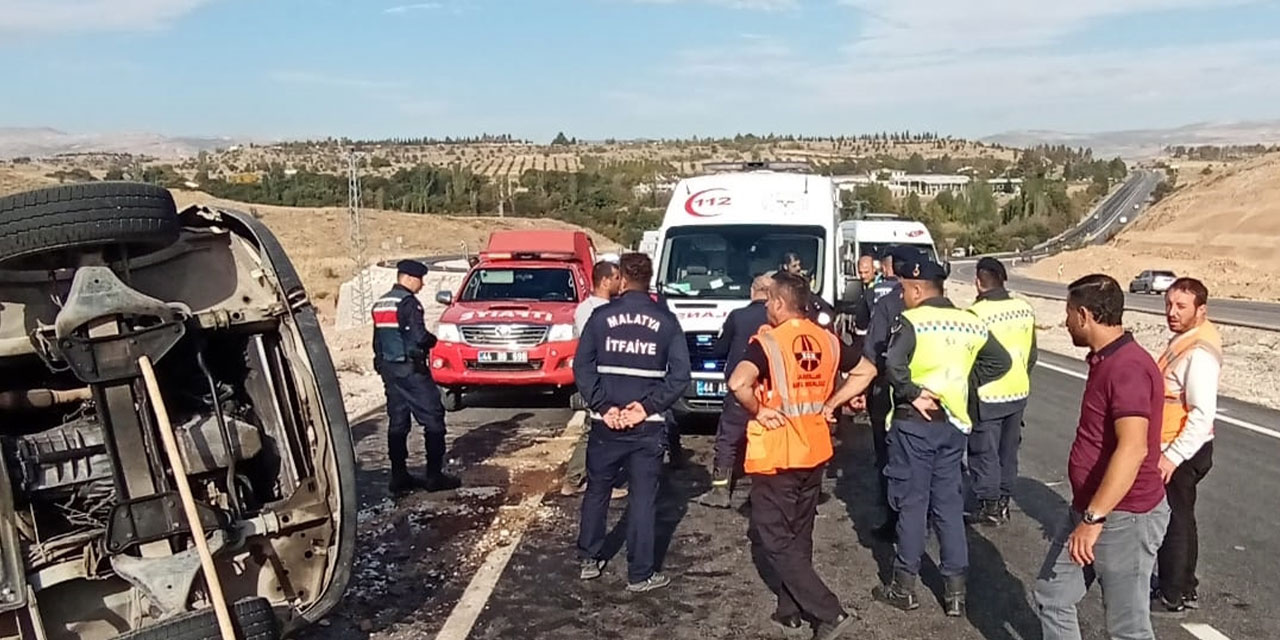 Malatya'da yolcu minibüsü devrildi: 17 yaralı