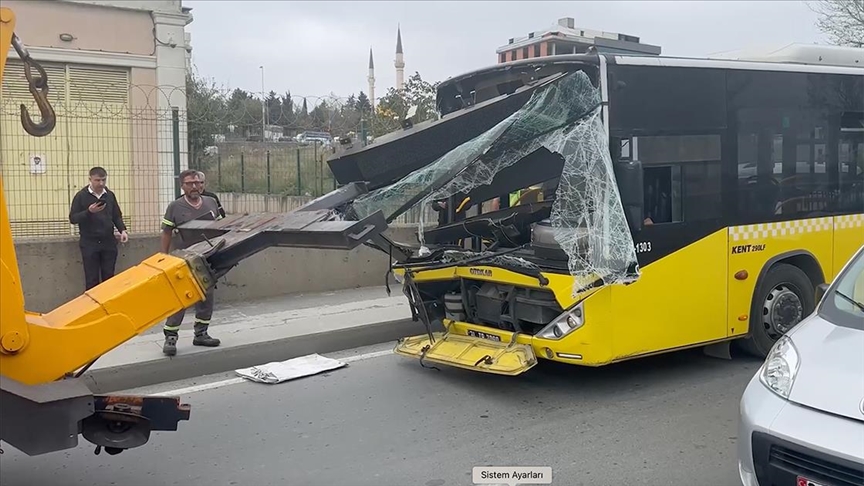 Sultangazi'de iki İETT otobüsü çarpıştı: 2 yaralı