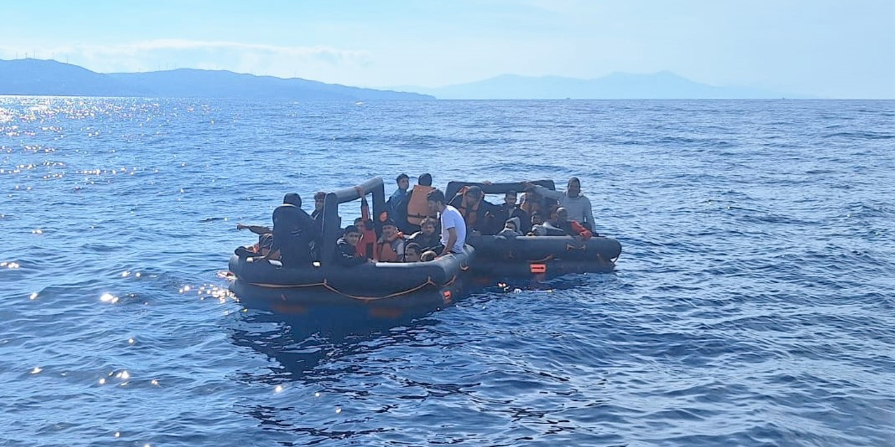 İzmir açıklarında 30 düzensiz göçmen kurtarıldı