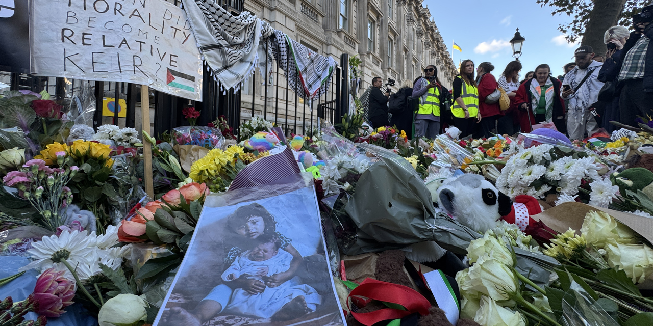 Londra'da binlerce kişi, Gazze ve Lübnan saldırılarına karşı protesto düzenledi