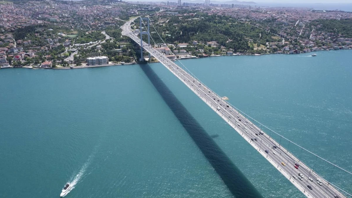 İstanbul Boğazı'nda gemi trafiği çift yönlü askıya alındı