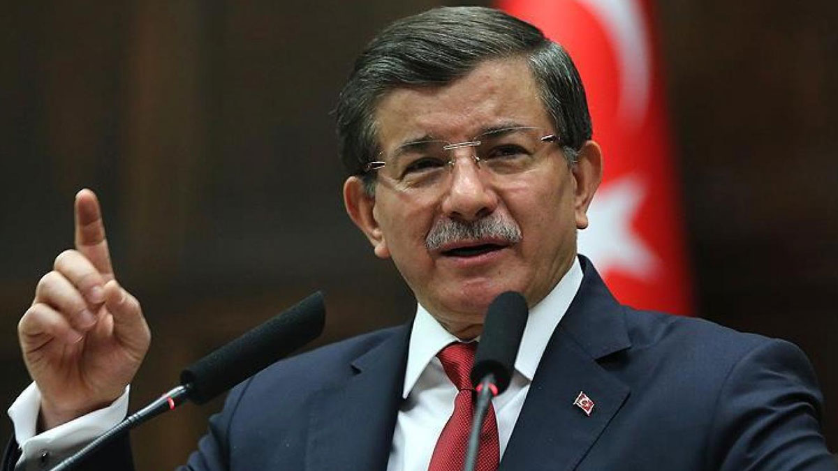 Davutoğlu'ndan 'kayyım' tepkisi: Demokrasi tiyatro haline geldi