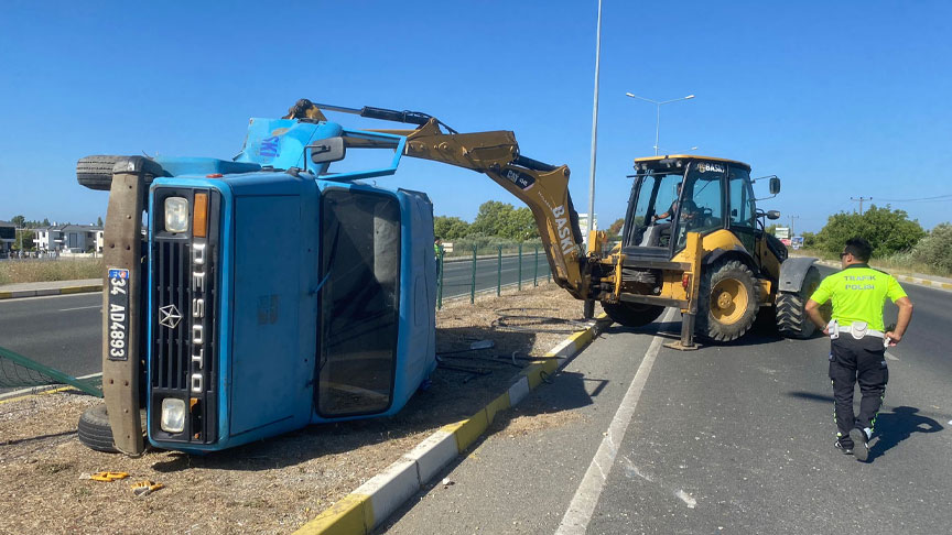 Balıkesir'de kamyonet devrildi: 1 ölü, 2 yaralı