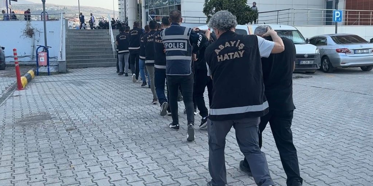 Hatay'da trafik uygulama noktalarını paylaşan 13 kişi gözaltına alındı