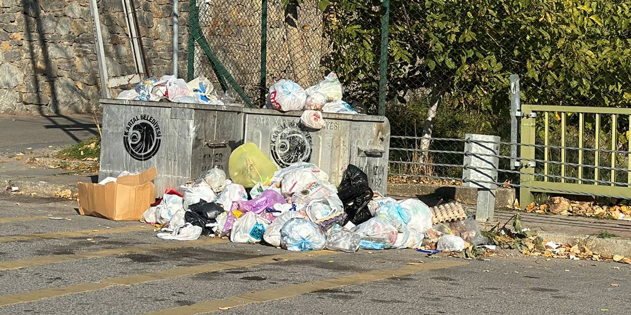 Kartal'da işçilerin grevi nedeniyle çöpler toplanamıyor