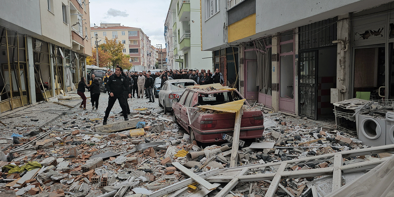 Çorum'da 5 katlı binada doğal gaz patlaması: Ölü ve yaralılar var