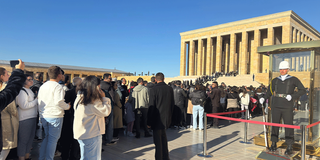 Anıtkabir'de 10 Kasım Atatürk'ü Anma Günü öncesi ziyaretçi yoğunluğu