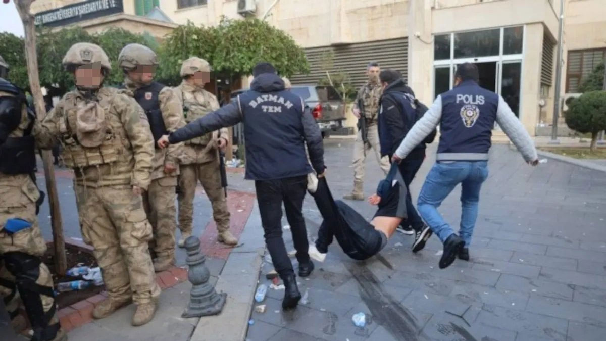 Batman’daki kayyım eyleminde gözaltına alınan beş kişi tutuklandı