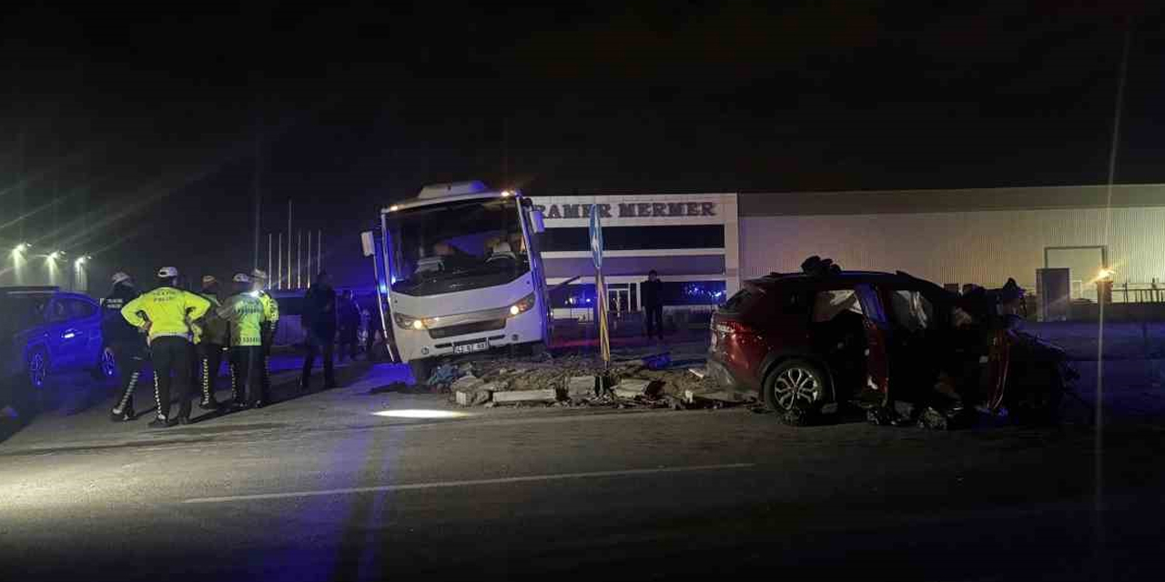 Konya'da polis minibüsü ile otomobil çarpıştı: 1 ölü, 11 yaralı