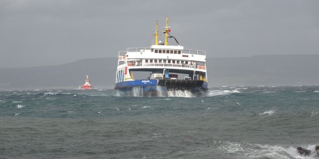 Çanakkale'de lodos engeli: Bazı feribot seferleri iptal edildi