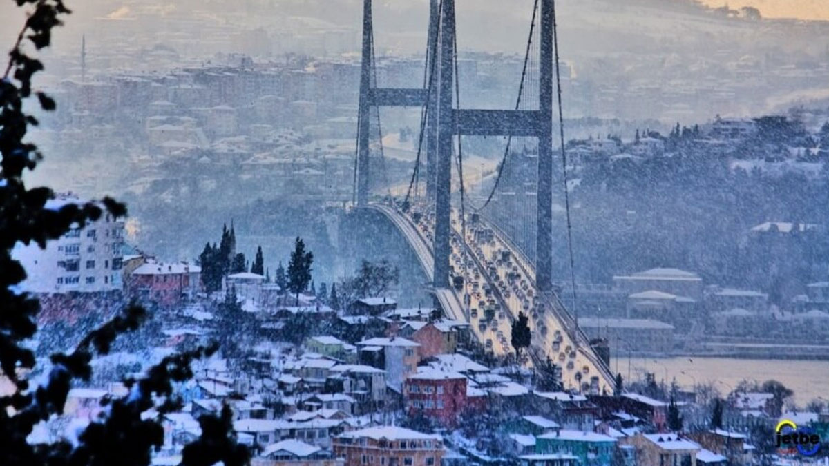 İstanbul’da lodos alarmı: Uçaklar pisti pas geçti