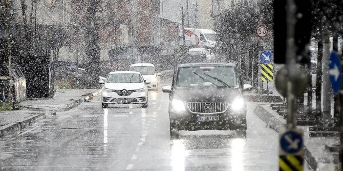 AKOM saat vererek uyardı: İstanbul'da yoğun kar ve fırtına bekleniyor