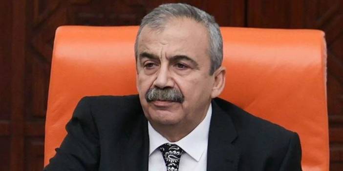 Sırrı Süreyya Önder kalp rahatsızlığı nedeniyle hastaneye kaldırıldı!