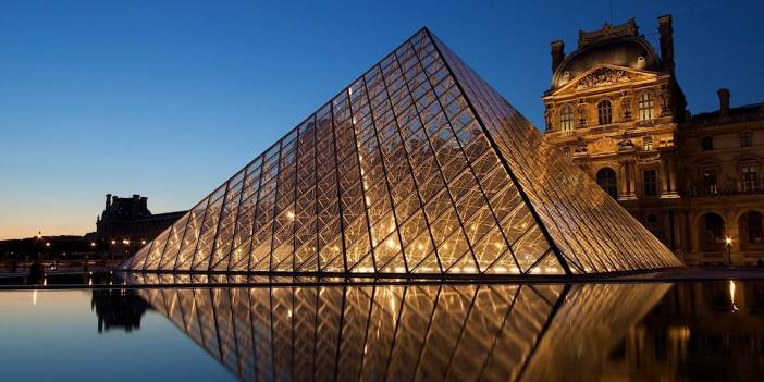 Louvre Müzesi'nde 88 milyon euroluk mücevheri böyle çaldılar! Hırsızların kaçma anı ortaya çıktı