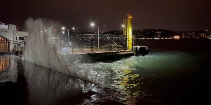 Beşiktaş'ta dev dalgalar
