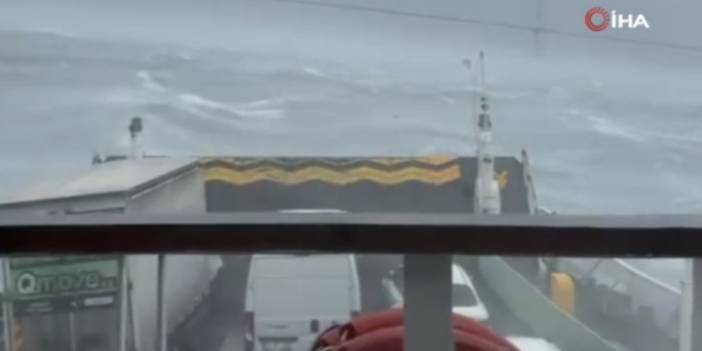 Arabalı feribotta büyük panik: Yüzlerce yolcu mahsur kaldı