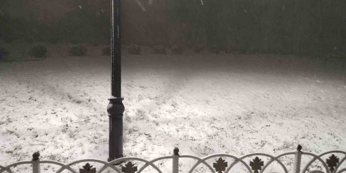 Megakent beyaza büründü: İstanbul'da kar etkisini artırdı