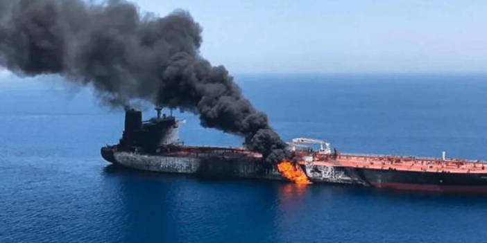 Umman Körfezi'nde savaş gemisi vuruldu! ABD'den kritik açıklama: 3 ABD askeri öldü