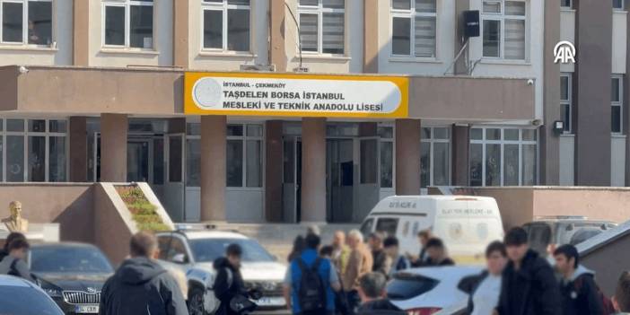 İstanbul'da bir lise öğrencisi bıçakla 2 öğretmen ve 1 öğrenciyi yaraladı: 1 öğretmen hayatını kaybetti