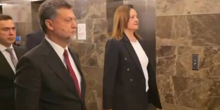 Burcu Köksal AK Parti binasına giriş yaptı