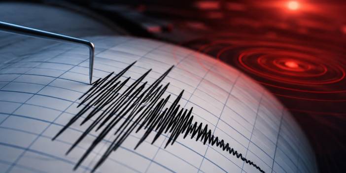 Endonezya'da 7,7 büyüklüğünde deprem: Tsunami alarmı