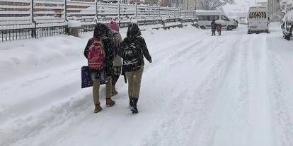 Yoğun kar yağışı Türkiye’yi etkisi altına aldı: Yarın birçok ilde okullar tatil edildi