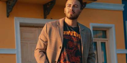 Enes Batur’dan gündem yaratan hamle: Eski sevgilisini takibe aldı