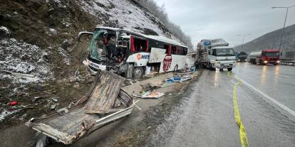 Samsun’da yolcu otobüsü kamyonla çarpıştı: Ölü ve çok sayıda yaralı var