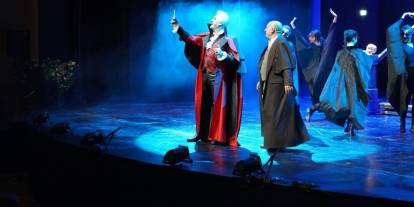 "Dracula: Bir Dehşet Komedisi" oyunu sanatseverlerle buluştu